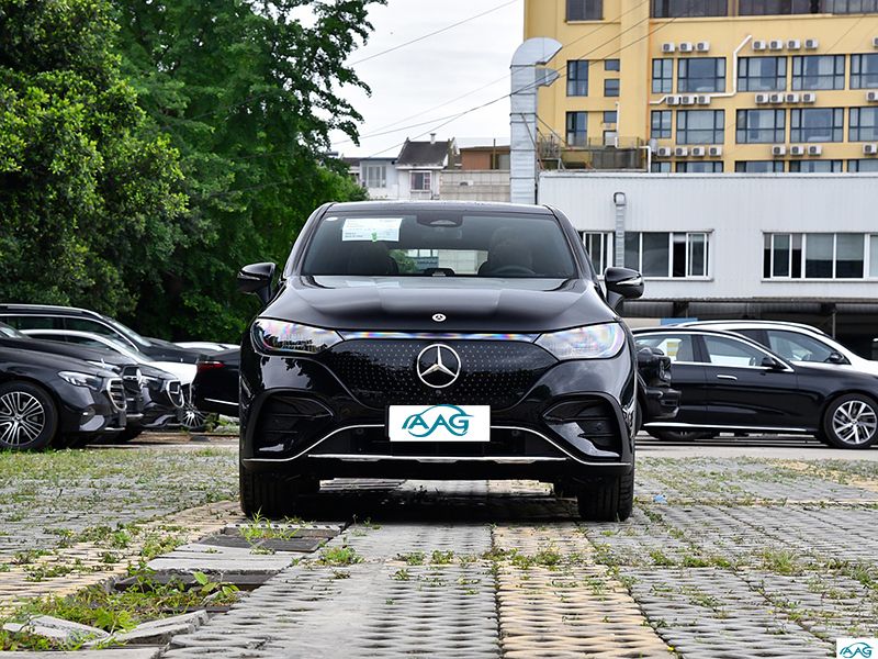 MERCEDES BENZEOE SUV